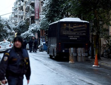 Βρέθηκε το ΙΧ που παραλίγο να χτυπήσει αστυνομικούς έξω από τα γραφεία του ΠΑΣΟΚ